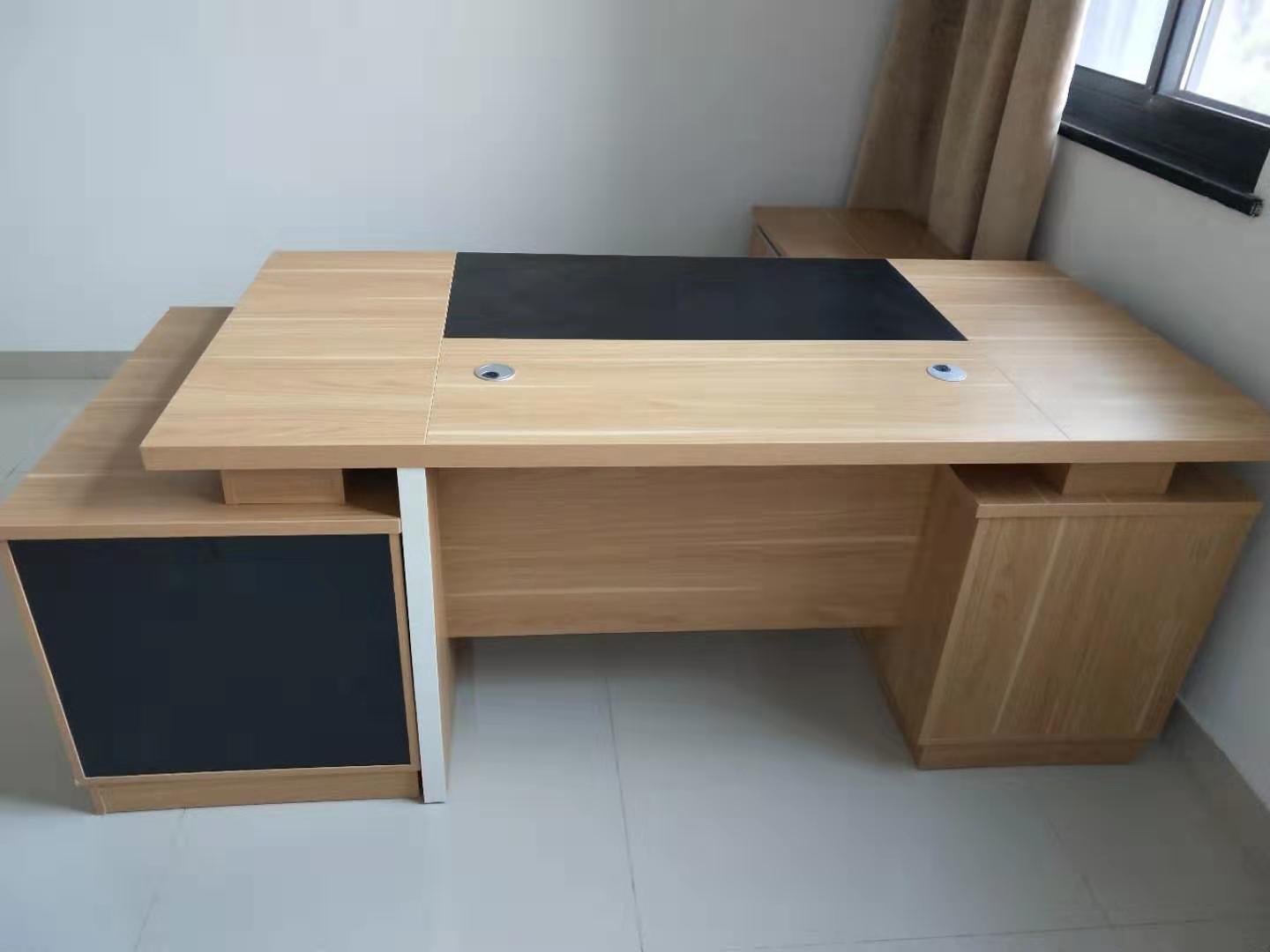 新款***辦公班臺老板桌