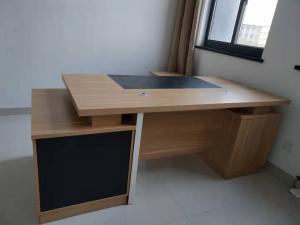 新款***辦公班臺老板桌